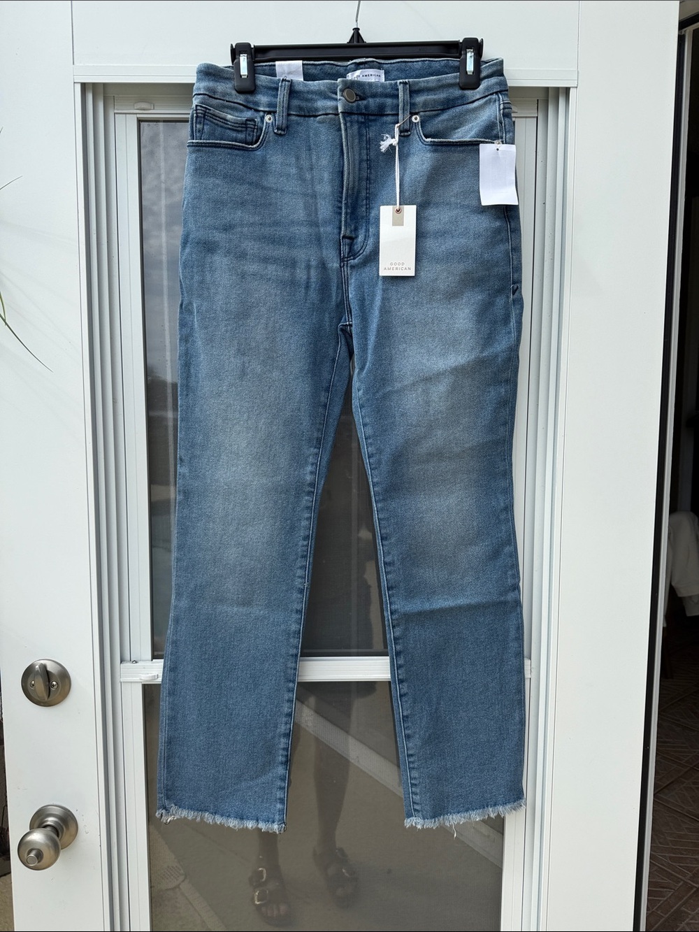 Good American Women’s Straight-Leg Jeans in Light Blue Wash
